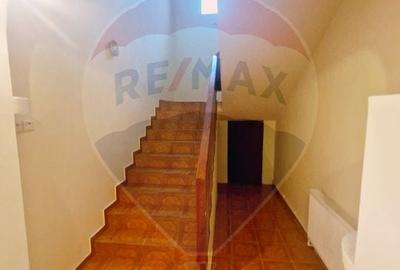 Casă individuală cu 8 camere cu Teren 536 Mp în 1 Mai - 8