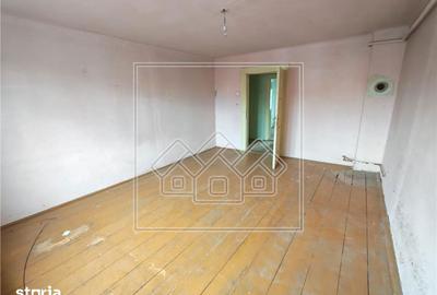 Casă cu 4 camere cu Canalizare în Trei Stejari - 3