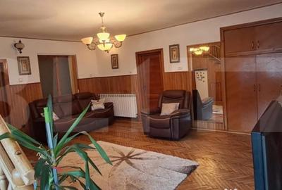Casă cu 7 camere cu Teren 670 Mp în Dej - 1