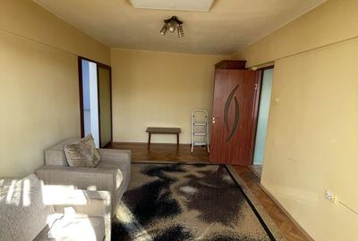 Apartament cu 3 camere semidecomandat în Central