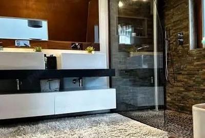 Casă cu Teren 7 Mp în Central - 9