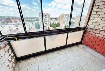 Apartament cu 3 camere, cartier Aurel Vlaicu, etaj intermediar - 12