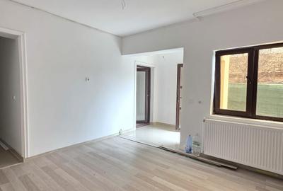 Casă cu 5 camere cu Canalizare în CET - 12