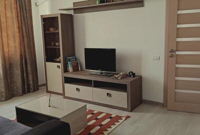 Apartament cu 3 camere semidecomandat, mobilat în Faleza Nord