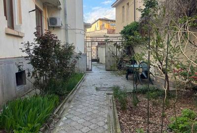 Casă cu 4 camere în Central - 1