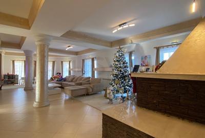 Casă individuală cu 7 camere cu Canalizare în Central - 2