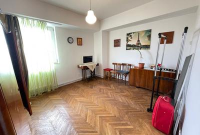 Apartament cu 3 camere decomandat în Podu Roș - 2