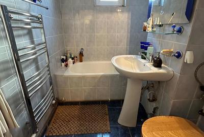 Apartament cu 3 camere semidecomandat în Badea Cârțan - 10