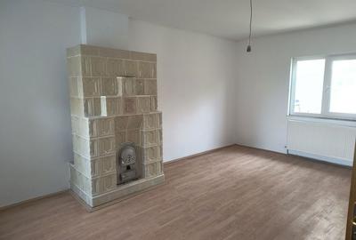 Casă cu 4 camere în Central - 2