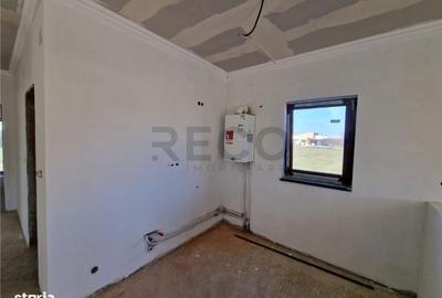 Casă cu 3 camere cu Teren 350 Mp în Borș - 12