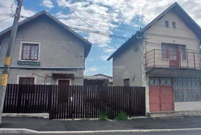 Casă cu 4 camere cu Canalizare în Central - 2