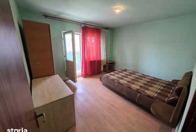 Apartament cu 3 camere decomandat în Rahova - 2