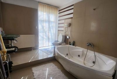 Apartament cu 4 camere în Central - 2