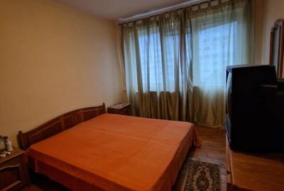 Piata Ramnicu Sarat - 3 camere decomandatE, 64 mp, balcon, etaj 5/10, metrou - 3