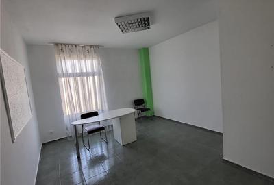 Spațiu comercial, de 150 mp, în Central - 4
