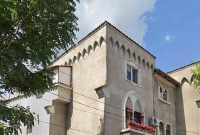 Casă cu Teren 100 Mp în Central - 2