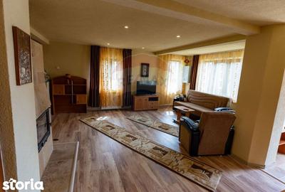 Casă cu 3 camere cu Teren 2497 Mp în Central - 9
