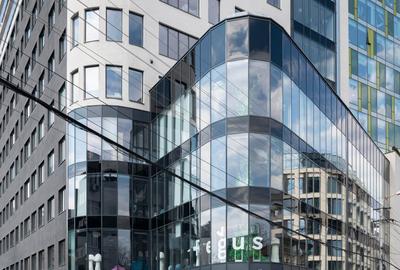 Alăturați-vă unui mediu de co-working cooperativ în Regus Central Business Plaza - 2