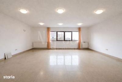 Apartament cu 4 camere în Andrei Mureșanu