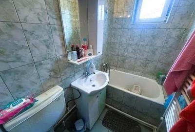 Apartament cu 4 camere decomandat în Drăgănești-Olt - 8