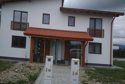 Duplex cu 4 camere în Stupini