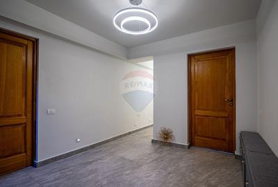 Casă cu 7 camere cu Teren 251 Mp în Central - 12