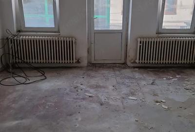 Casă cu 8 camere cu Teren 220 Mp în Calea Victoriei - 1