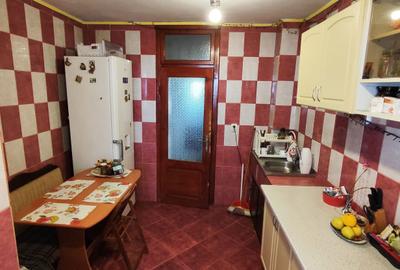 Apartament cu 4 camere decomandat în Exterior Vest