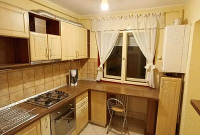 Ofer pentru inchiriere ap.2 camere decomandate in cart. Solidarita?ii - 2