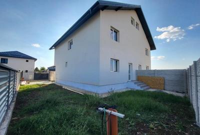 Duplex spatios cu 4 camere si mansarda cu placa de beton,gata de mutat - 1