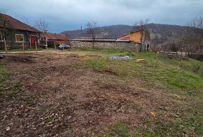 Teren intravilan de 854 mp, în Eșelnița - 1