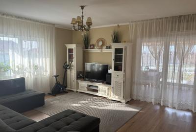 Casă cu 4 camere cu Teren 1000 Mp în Grădiștea - 2