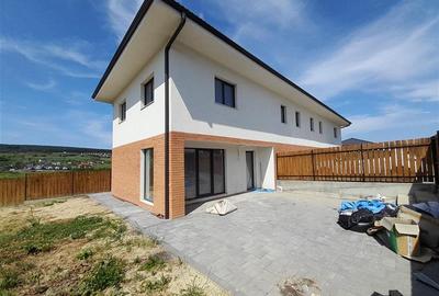 Duplex cu 4 camere cu Canalizare în Chinteni - 3