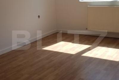 Apartament cu 2 camere semidecomandat, mobilat în Florești