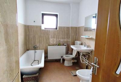 Casă cu 5 camere cu Canalizare în Central - 6