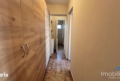 Apartament cu 3 camere decomandat în Petros - 9