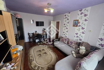 Apartament cu 3 camere decomandat în Sud