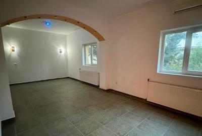 INVESTITIE - Imobil format din teren, 3 case si 1 piscina - 4