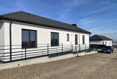 Casă individuală cu 3 camere cu Teren 175 Mp în Ipotești - 1