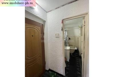 Apartament 3 camere de vanzare: Vest-(str.Persani),etajul 2 - 8