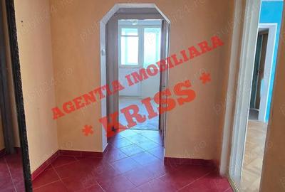 Apartament cu 3 camere semidecomandat în Calea București - 6