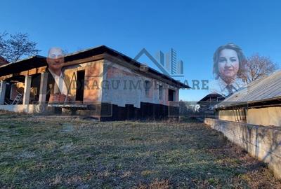 Casă individuală cu 4 camere cu Canalizare în Păunești - 3