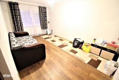 Apartament cu 3 camere decomandat în Micro 17