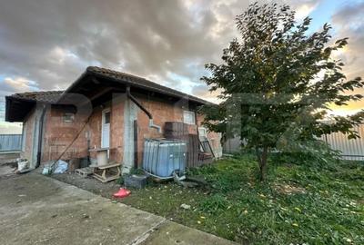 Casă cu 4 camere cu Teren 1500 Mp în Vetiș - 2