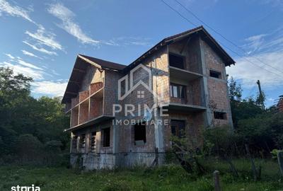 Casă cu Teren 1602 Mp în Almașu Mare - 2