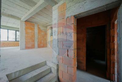 Casă cu 7 camere cu Canalizare în Central - 9