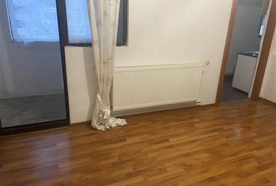 Garsoniera de vanzare , zona Spitalul Judetean Focsani , 28 mp , decomandata , e - 3