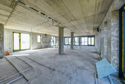 Spatiu compus din 2 cladiri - 3