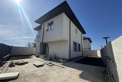 Casă individuală cu 6 camere cu Canalizare în Central - 1