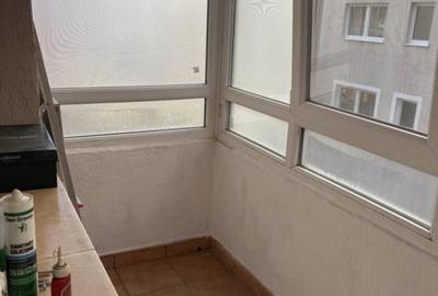 Apartament in zona Stejarlui  , 2 camere plus balcon , parter inalt. - 7